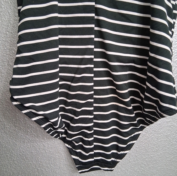 Catalina Striped One Piece Swimsuit   Size M (8-10) - Picture 6 of 7